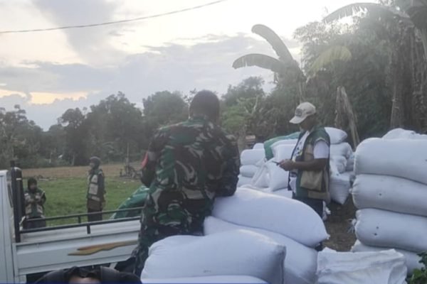 Bulog Cabang Bima beli gabah petani di Kelurahan Jatiwangi Kota Bima.