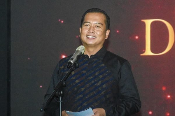 Gubernur NTB Dr H Lalu Muhamad Iqbal (foto kicknews.today/adpim)