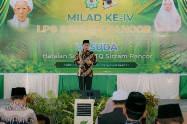 Wakil Bupati Lombok Timur, H. Moh. Edwin Hadiwijaya saat pidato peringatan ulang tahun. Foto. Dok. Pemda