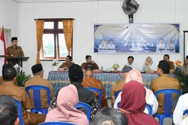 Wakil Bupati Lombok Timur, H. Moh. Edwin Hadiwijaya saat sosialisasi dan pencanangan Desa Cinta Statistik (Desa Cantik. Foto. Dok. Pemda