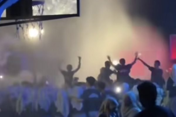 Suasana acara sesi terakhir perpisahan SMA 1 Pringgabaya yang memicu perhatian publik. Foto. Ist