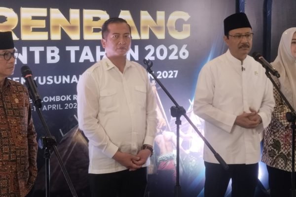 Menteri Sosial RI Saifullah Yusuf dan Menteri Desa dan Pembangunan Daerah Tertinggal RI Yandri Susanto bersama Gubernur NTB H Lalu Muhamad iqbal dan Wakil Gubernur NTB Hj Indah Damayanti Putri (foto kicknews.today/wn)