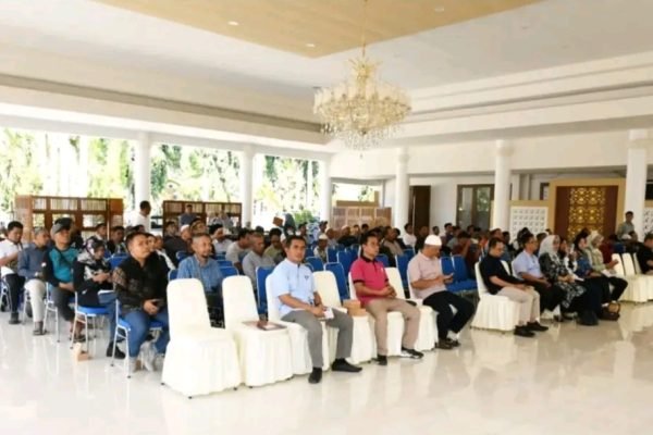 Sosialisasi penggunaan gas LPG kepada para pemilik kandang ayam di Lombok Timur. Foto. Dok. Pemda