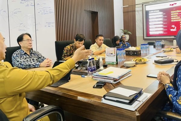 Gubernur NTB Dr H Lalu Muhamad Iqbal saat menerima saat menerima konjen Jepang (foto kicknews.today/adpim)