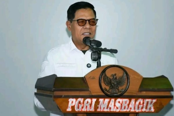 Bupati Lombok Timur, H. Haerul Warisin saat peresmian gedung PGRI di MasbagikDok. Foto. Pemda Lombok Timur