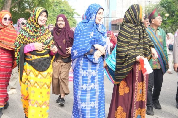 Peserta pawai Rimpu Mantika 2026.