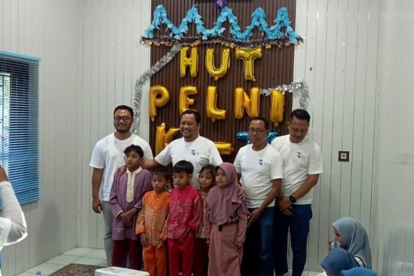 Momen HUT ke 74, PT Pelni Cabang Bima santuni anak yatim.