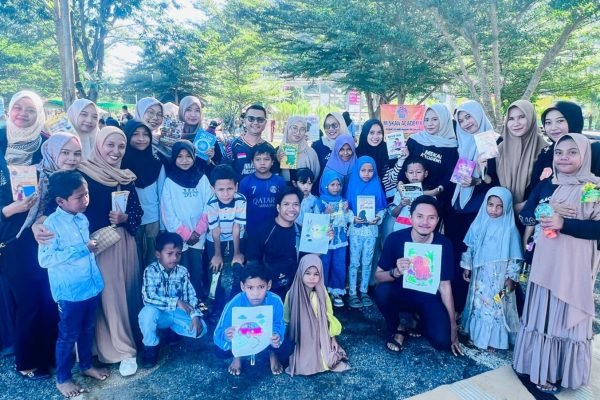 Kegiatan literasi di Taman Amahami Kota Bima yang digelar Miskan Academy.