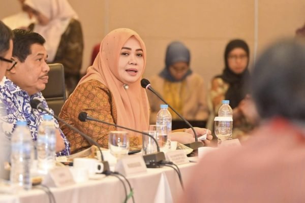 Wakil Gubernur NTB Hj Indah Damayanti Putri saat menghadiri Rapat Kerja Gubernur Forum Kerja Sama Daerah Mitra Praja Utama (FKD MPU) Tahun 2026 di Hotel Tentrem, Semarang, Selasa (12/5). (foto kicknews.today/ist)