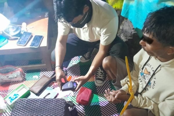 Terduga pelaku pengedar sabu ditangkap petugas di Sakra Lombok Timur. Foto. Dok. Humas Polres