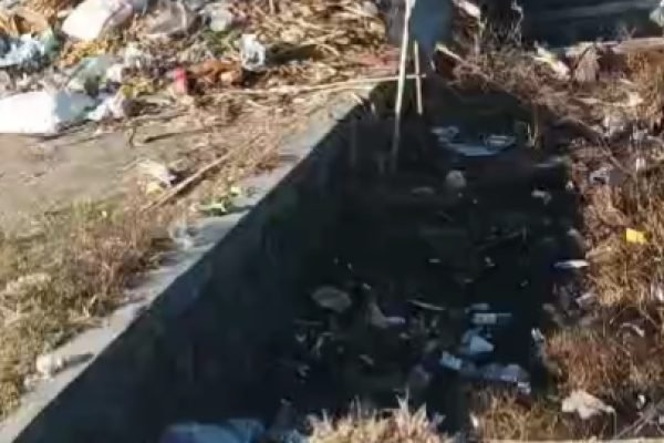 Tempat pembuangan sampah di Dusun Pelambik, Desa Jerowaru ditutup. Foto. Ist