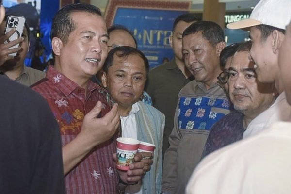 Gubernur NTB Dr H Lalu Muhamad Iqbal (foto kicknews.today/adpim)