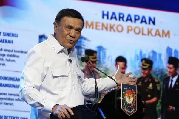 Menteri Koordinator Bidang Politik dan Keamanan (Menko Polkam) Djamari Chaniago (poto kicknews.today/adpim)