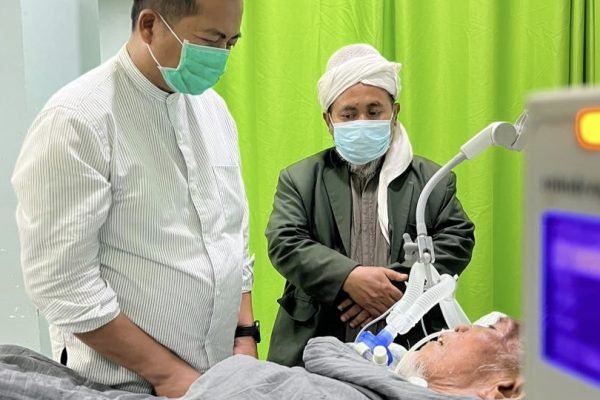 Kondisi TGH Turmuzi Badaruddin atau Tuan Guru Bagu yang terus menunjukkan kondisi positif di Rumah Sakit Pusat Pertahanan Negara (RSPPN) Soedirman, Bintaro, Jakarta Selatan, Minggu (poto kicknews.today/ist)