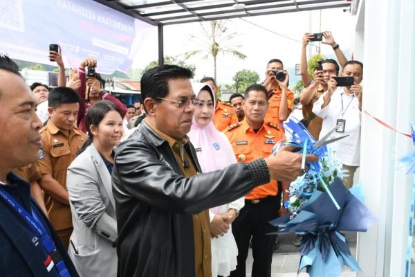 Bupati Lombok Timur meresmikan klinik swasta di Sembalun. Foto. Dok. Pemda