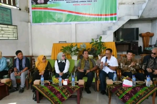 Kunjungan kerja wamenkop, Hj. Farida Farichah di dampingi Sekda Lombok Timur dan OPD terkait. Foto. Pemda