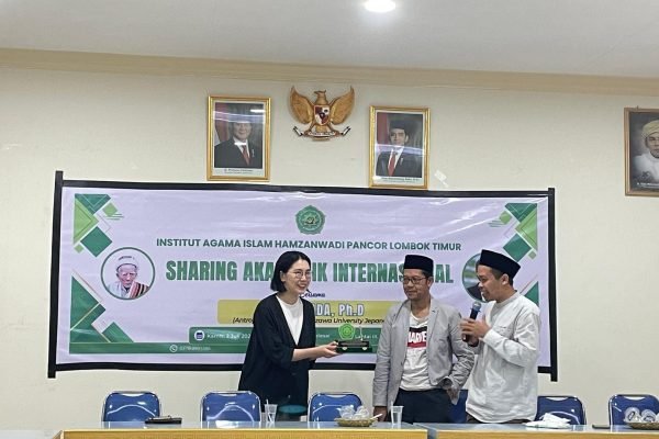 Kegiatan diskusi dengan peneliti Jepang di IAI Hamzanwadi Pancor. Foto. Ist