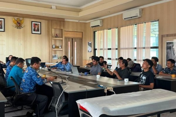 Audiensi pemuda Rinjani Selatan dengan pihak TNGR. Foto. Ist