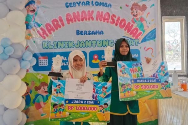Dua siswi MTs AIS Kota Bima raih juara esai.