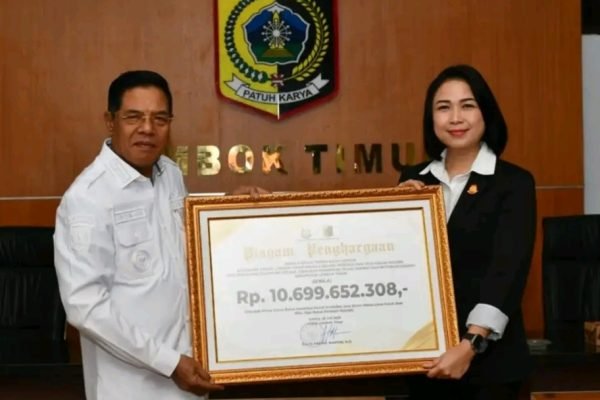 Bupati Lombok Timur, H. Haerul Warisin dan Kejari Lotim I Gusti Ayu Agung Fitria Chandrawati, S.H., M.H. Dok. Foto. Pemda Lombok Timur