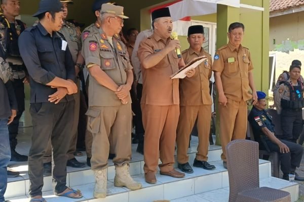 Saat berbagai pihak dari berbagai unsur sepakati penutupan warung di Lungkak. Foto. Ist