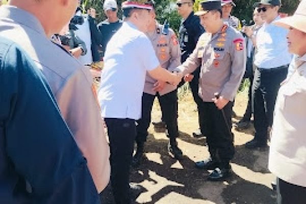 Kunker Kapolri dan Titik Soharto ke Sembalun. Foto. Ist