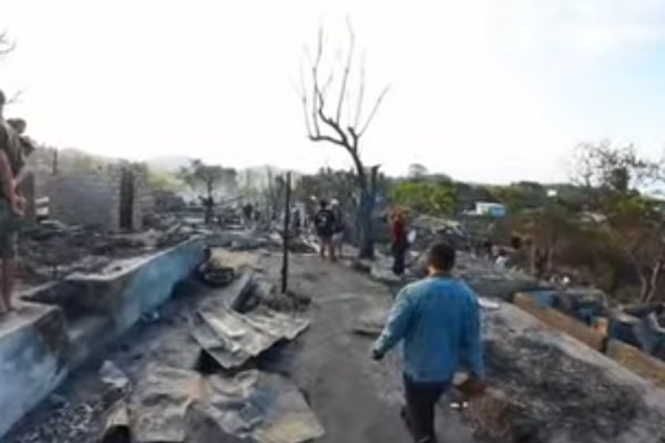 Kondisi rumah adat Desa Sade kecamatan Pujut pasca insiden kebakaran pada Sabtu malam. (foto kicknews.today/ist)