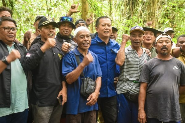Gubernur NTB Lalu Muhamad Iqbal datang langsung menemui Gapoktan kawasan Sesaot, Selasa 1/9 (foto kicknews.today/adpim)