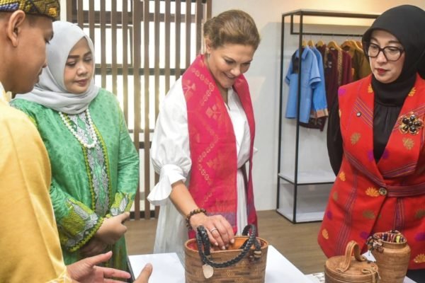 Yang Mulia Putri Mahkota Swedia, Victoria Ingrid Alice Desiree, saat berada di Bale Kita, Kompleks Islamic Center Mataram, Sabtu 5/9 (foto kicknews.today/adpim)