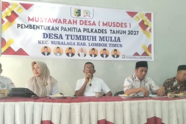 Musyawarah desa digelar di kantor Desa Tumbuh Mulia, Lombok Timur.Foto. Ist