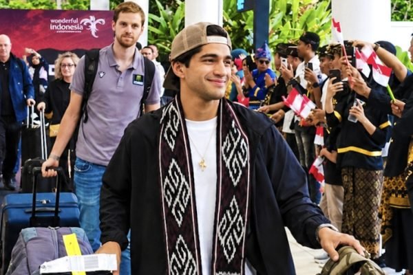 Kedatangan rombongan para pebalap MotoGP di Bandara Internasional Lombok (foto kicknews.today/adpim)