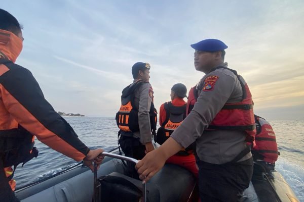 Tim SAR Gabungan lakukan pencarian WNA Korsel hilang di Gili Trawangan.