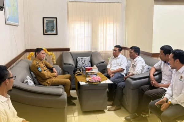 Wakil Bupati Bima silaturahmi dengan Kepala Kantor Pertanahan Kabupaten Bima.