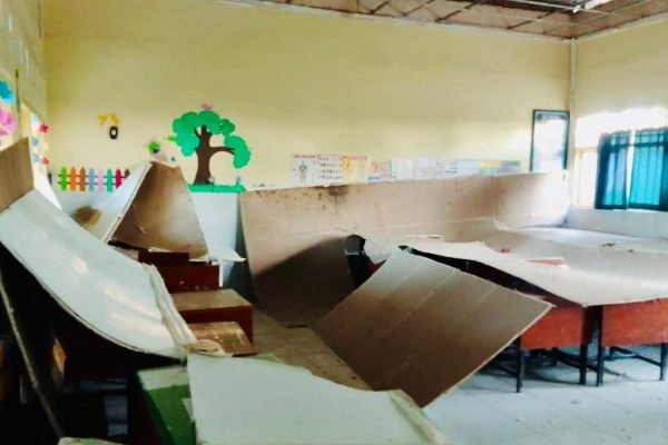 Flapon bangunan sekolah SDN 3 Semaya rusak. Foto. Ist