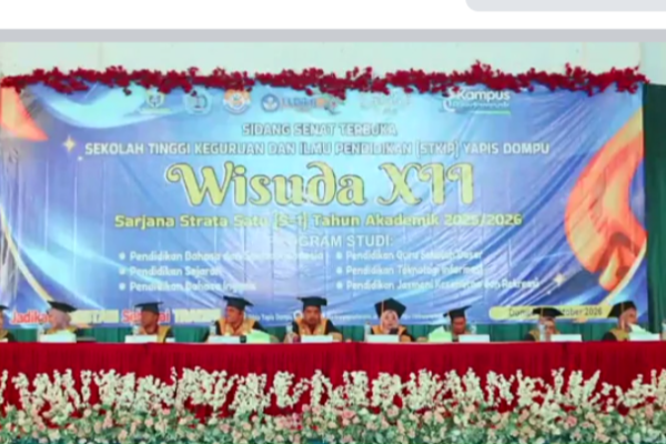 Kegiatan wisuda STKIP Yapis Dompu.
