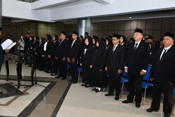 Bupati Lombok Timur, H. Hairul Warisin lantik 115 Kepsek. Dok. Pemda Lombok Timur