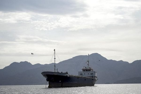 Kapal Tangker di Selat Hormus di tengah blokade militer dampak perang AS-israel dan Iran