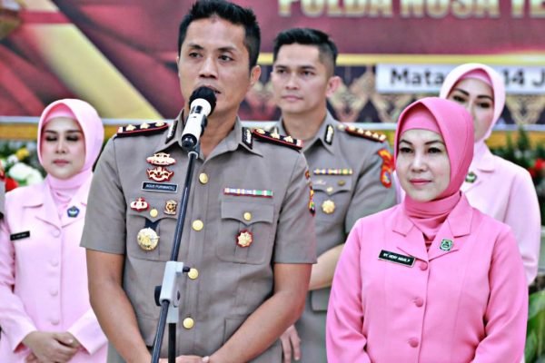 Kapolres Lombok Utara, AKBP Agus Purwanta Bersama Istri. (Poto kicknews.today/Anggi)