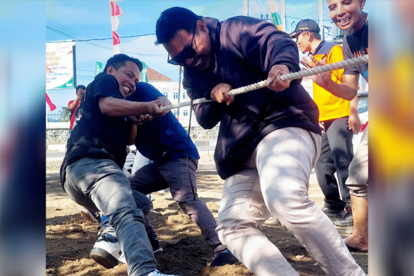 Anggota Pewarta saat mengikuti Lomba Tarik Tambang. (kicknews.today/Ist)