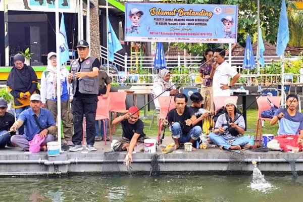 Pembagian juara lomba mancing dalam rangkaian HUT Perdana APA NTB. Foto kicknews.today-ist