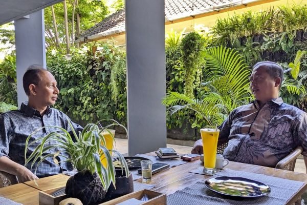 Prof Hamsu dan Lalu Muhamad Iqbal