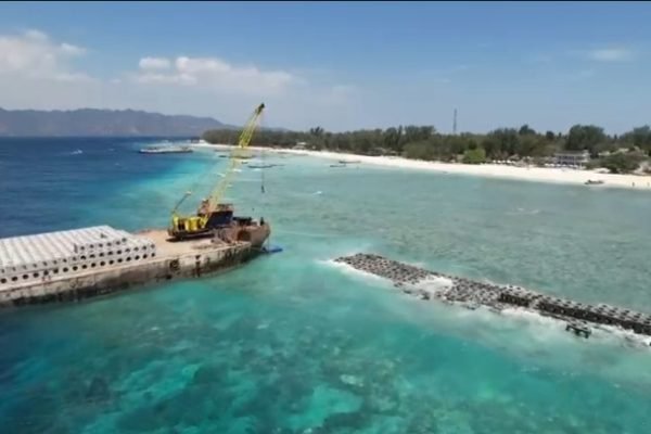 Penampakan pemasangan abrasi di Gili Meno Lombok Utara. (Foto. kicknews.today/Ist)