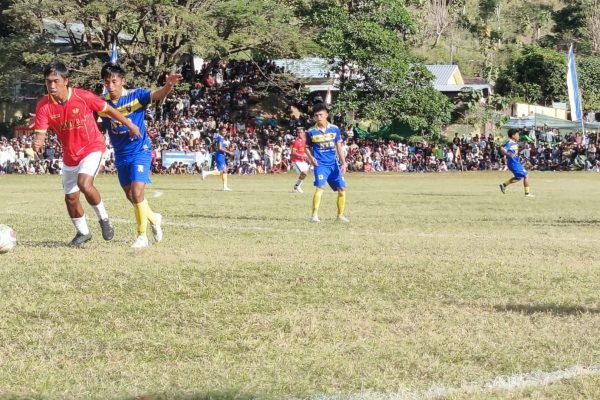 Pertandingan laga final piala Wali Kota Bima Cup 2026 di Lapangan Mako Brimob Sambinae.