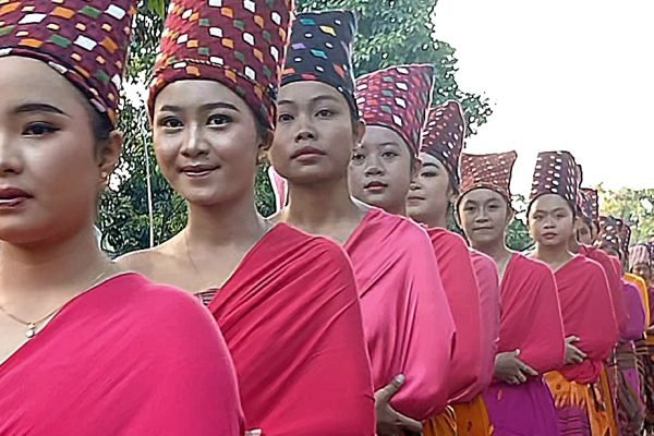 Parade Jong Bayan, salah satu tradisi pada Acara Maulid Adat Bayan. (Foto. kicknews.today/Anggi)