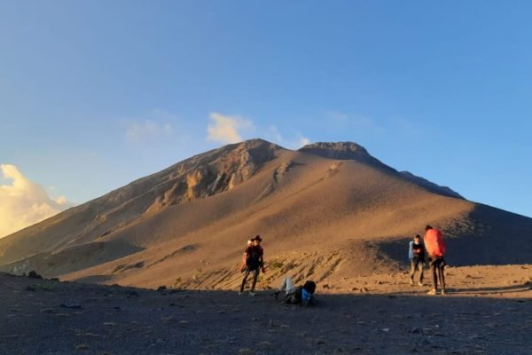 Puncak Gunung Sangiang Bima