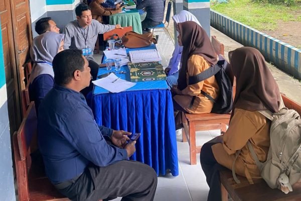 Kegiatan penerimaan siswa baru di SMAN 1 Dompu.