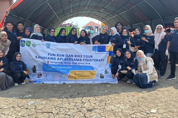 Anggota IFI Cabang Bima di acara Festival Sangiang Api 2025 di Sangiang, Kecamatan Wera, Kabupaten Bima.