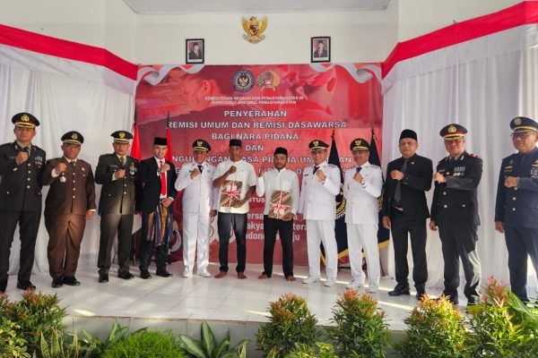 Pemberian remisi HUT RI ke 80 secara simbolis di Lapas Kelas IIB Bima.