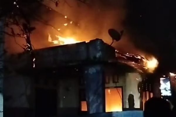 Kebakaran Poskesdes Lune Kabupaten Dompu. (Foto: ist)