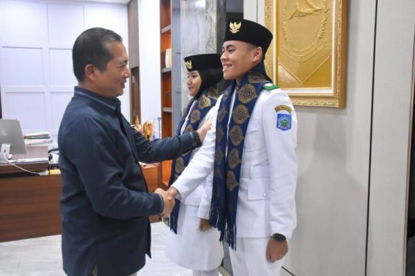 Arafat, Pelajar AMMAN Academy  bersama Gubernur NTB H L M Iqbal